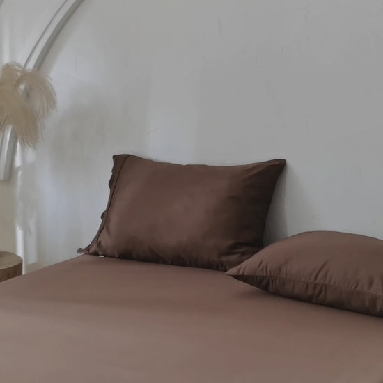 luxury Breathable brown bamboo fitted sheet for year-round comfort.