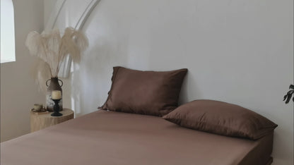 luxury Breathable brown bamboo fitted sheet for year-round comfort.